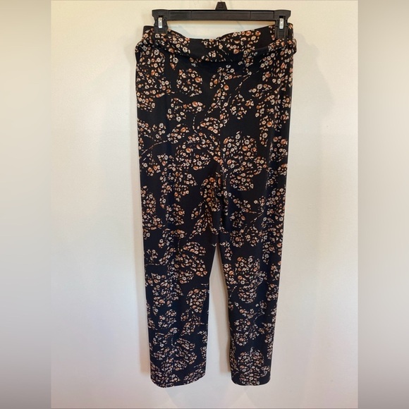White House Black Market The Wide Leg Pants Floral Black Small Short - Picture 3 of 7